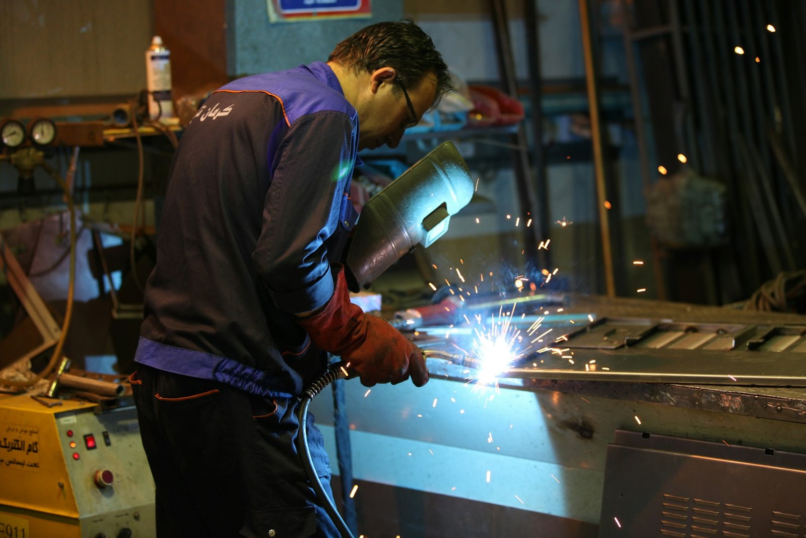 Fabrication of a metal structure in the workshop